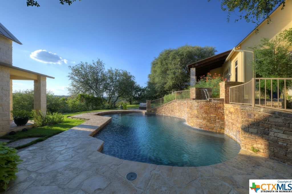 Splash and play the day away in your Keith Zars pool and spa or relax pool side and enjoy the scenic views of the Texas Hill Country and the Guadalupe River.