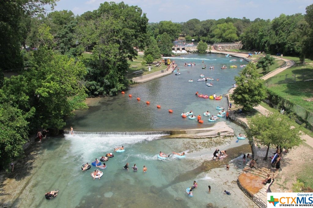 Only a few minutes away is Prince Solms Park and Schlitterbahn - 2 of the most popular attractions in the area. This is a overview of the famous 