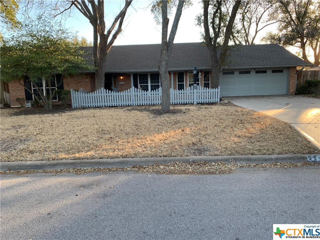 5 E Upshaw Avenue, Temple, Texas 76501, 3 Bedrooms Bedrooms, 9 Rooms Rooms,2 BathroomsBathrooms,Residential,Buy a Home,5 E Upshaw Avenue,496728