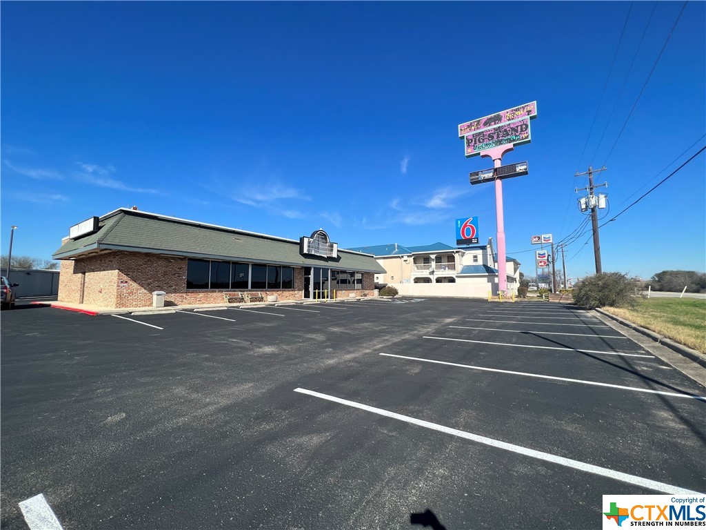 Nicely renovated office space, with a great location right off of Interstate 10 and the HWY 46 corridor. Spacious office space or show room area at the front of building as well 2 private offices and conference room. The building also has plenty of space for storage or more possible office space if needed. Building also has great opportunities for signage. Call for your showing today!