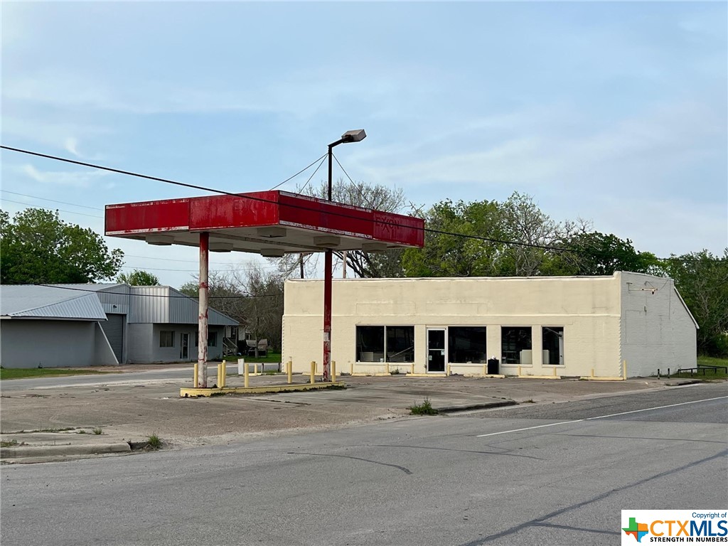 Very visible commercial property located near Hwy 59 in Edna!  This property was once a convenient store with a small commercial kitchen.  Now, the possibilities are endless.  It has an open floor plan with large windows that are very visible to traffic.  The large walk in cooler is still there along with all of the kitchen equipment.  Call today to check it out!