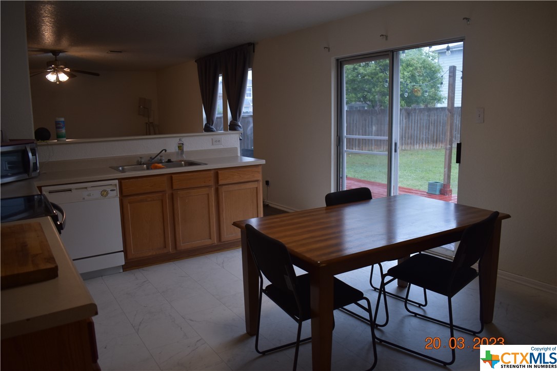 Kitchen w/dining area