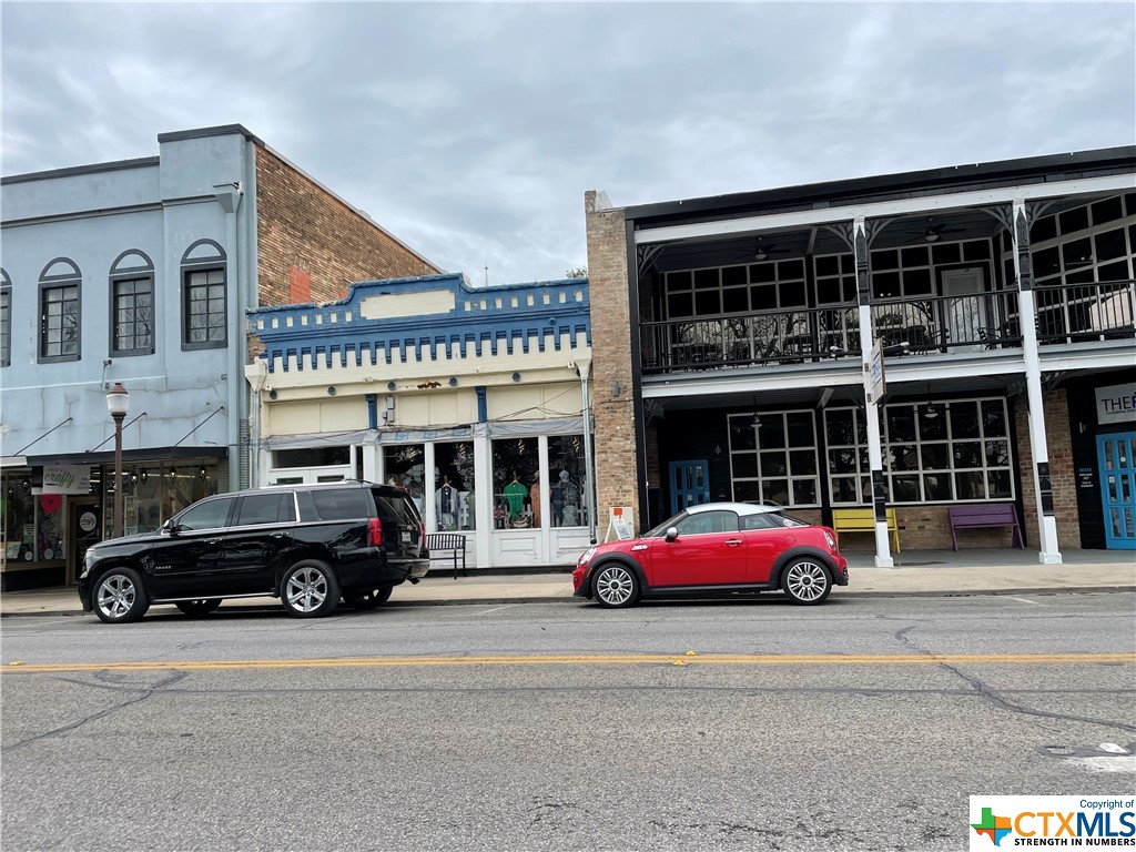Right in the heart of Downtown Seguin in the trendy Historic District is the early 20th Century architectural style 1-story commercial building with 1,621 SQ FT of space with updates. Current tenant is a clothing boutique, an excellent income producing opportunity!

The large glass display windows faces the Central Park and receives high visibility from the Austin St traffic. Conveniently walk to the Guadalupe County Courthouse and many other retail, office, and restaurants galore!