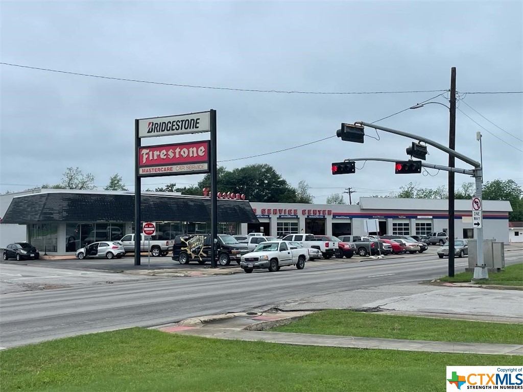 Net Lease Investment.  Firestone Complete Auto Care.  18,706 square foot building on 1.002 Acres on US Highway 59 (Business).  Firestore has occupied the space since 1998.  Five (5) year lease with a Five (5) year option.