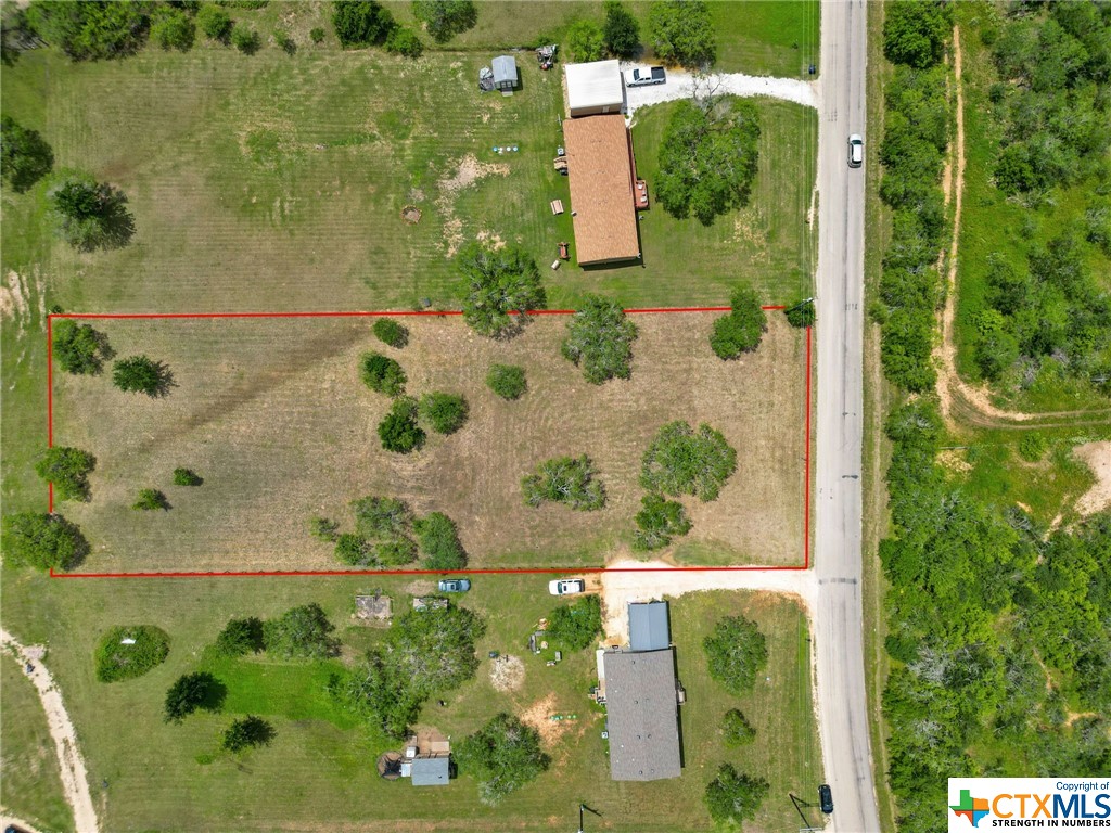 Bring your manufactured home or build your dream home on this vacant one acre lot just outside Seguin city limits.  You will be close to all the amenties Seguin has to offer, but still able to live the country life you have always dreamed of.