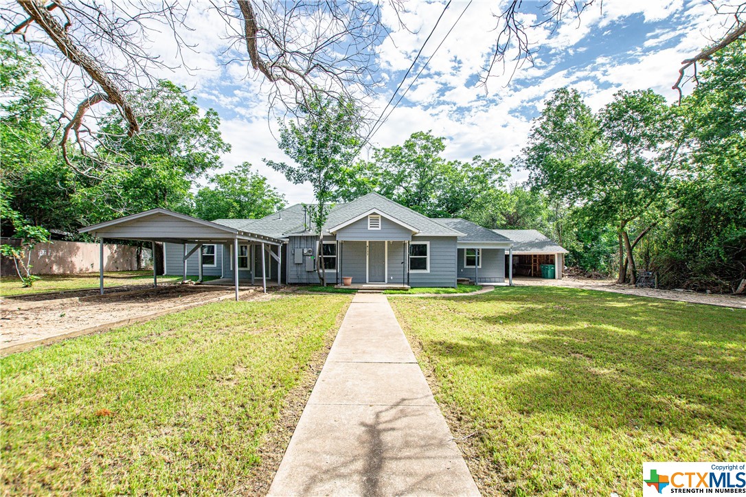 This duplex offers an incredible investment opportunity. Both units have been recently updated with new flooring and paint, and with a lot size of .46 acres there's plenty of parking and backyard space. Plus, the location is ideal for further growth - Downtown Belton restaurants and shopping centers are just 5 minutes away. Don't miss out on this great opportunity!