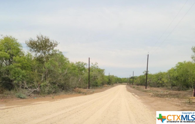 Located in beautiful Smiley, Texas, this subdivision has everything you're looking for: privacy, a sense of seclusion and peace, yet conveniently located for schools, shopping and commuting. You'll find the best of both worlds in these select lots available to buyers!