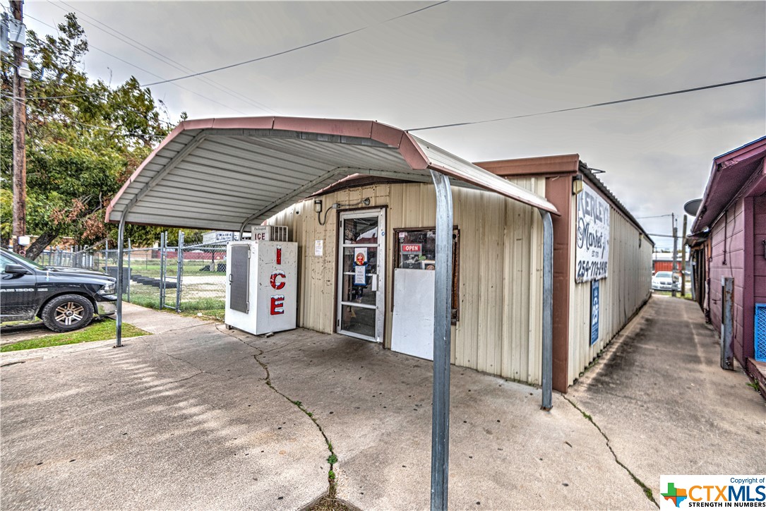 This Beautiful Turn-Key Business is ready for its next owner! Enjoy this all in one commercial business with a long standing legacy within the Temple,TX community. Also serves as meat market, grocery store, fresh produce amongst other things. This business has expanded opportunity for its next owners along with experienced staff. This establishment offers so much in its diverse placement within our community being its minutes away from the thriving downtown area. This is a must see GEM, that has a rich legacy and heritage within the city. (Appointment only showings.)  "MOTIVATED SELLER"