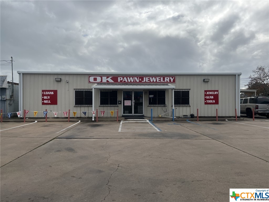 After decades in service to the community, the local pawn shop is closing its doors, but you can get the keys! Lovingly cared for and exceptionally maintained, this is a rare opportunity for a business front just off the busy Highways 35 & 87 intersection. A large lot and ample storage space, complete with a full security system and walk-in safe, make it readily serviceable for any number of potential businesses.