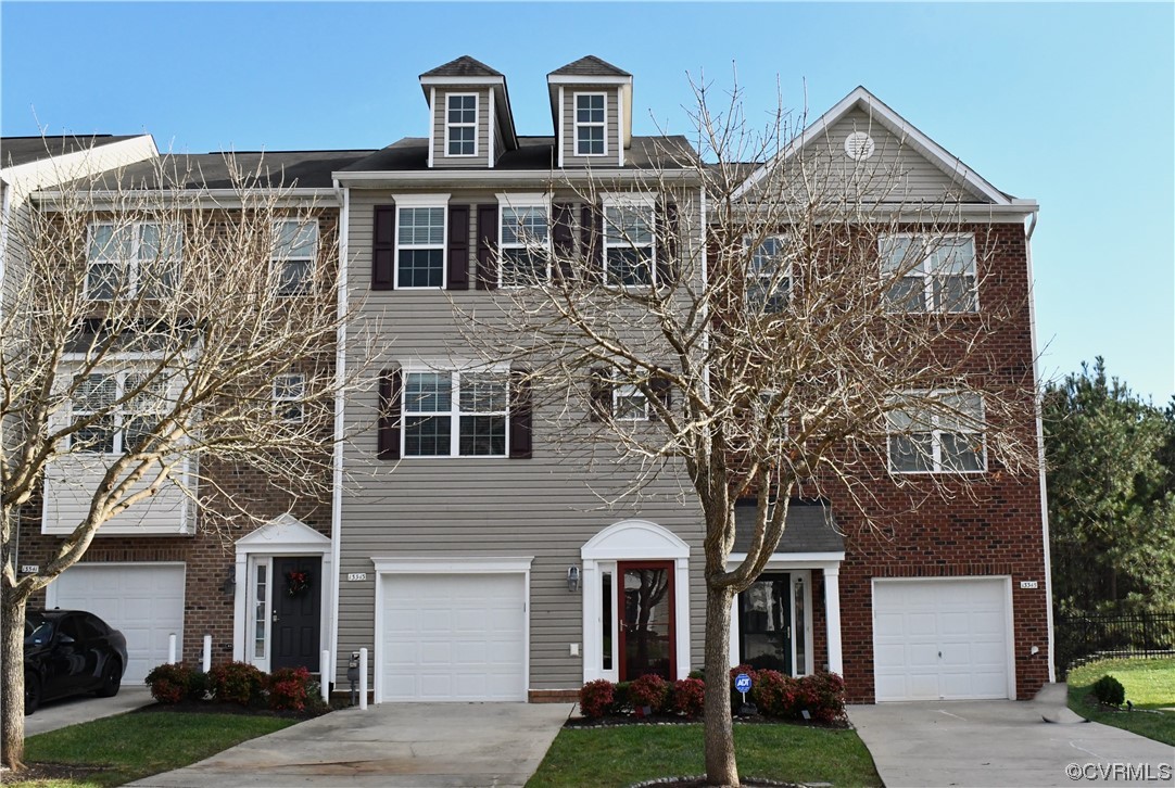 Beautiful townhome with style.  Versatile floor plan, ready for new owners