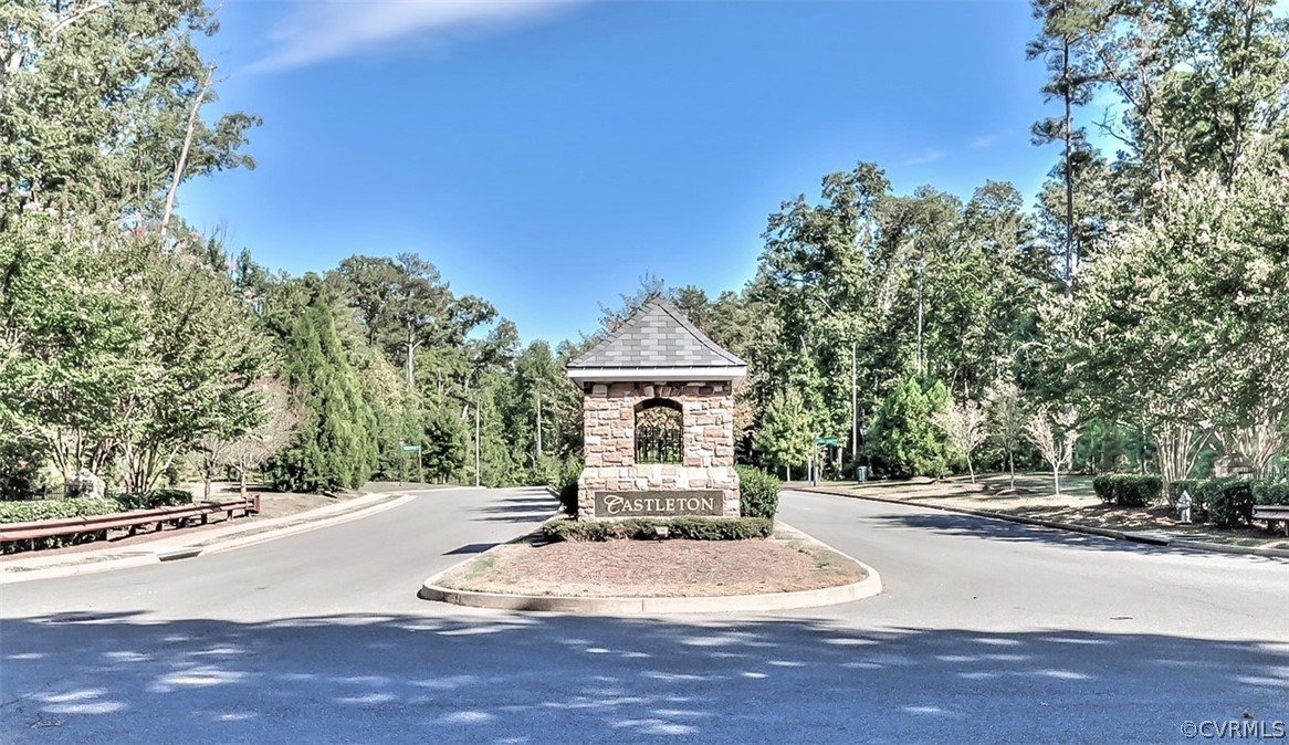 Enjoy all of the amenities Castleton has to offer: access to the Virginia Capitol Trail, lazy weekends at the pool, playground, and clubhouse.