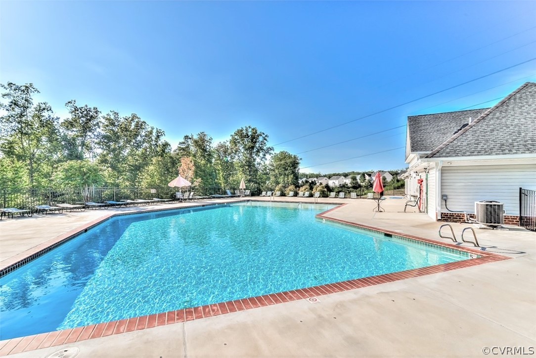 Enjoy all of the amenities Castleton has to offer: access to the Virginia Capitol Trail, lazy weekends at the pool, playground, and clubhouse.