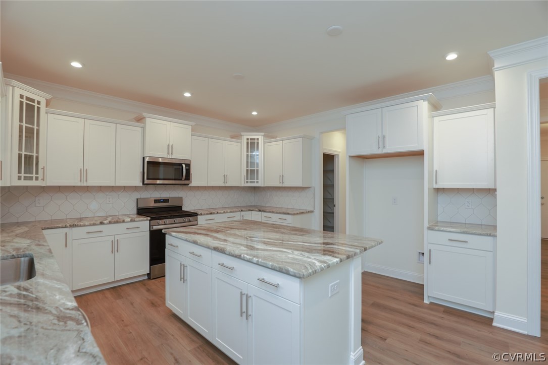 Photo represents the plan not the actual home. Enjoy entertaining guests in the family room or breakfast area, open to the kitchen. Kitchen features UPGRADED cabinets w/ glass corner cabinet, island, granite, walk-in pantry, and gas cooking.