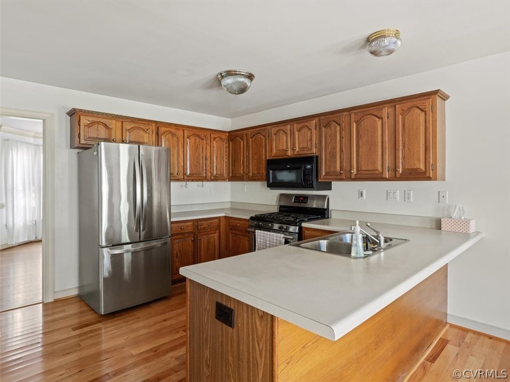 Eat-in kitchen, ss appliances, open to family room