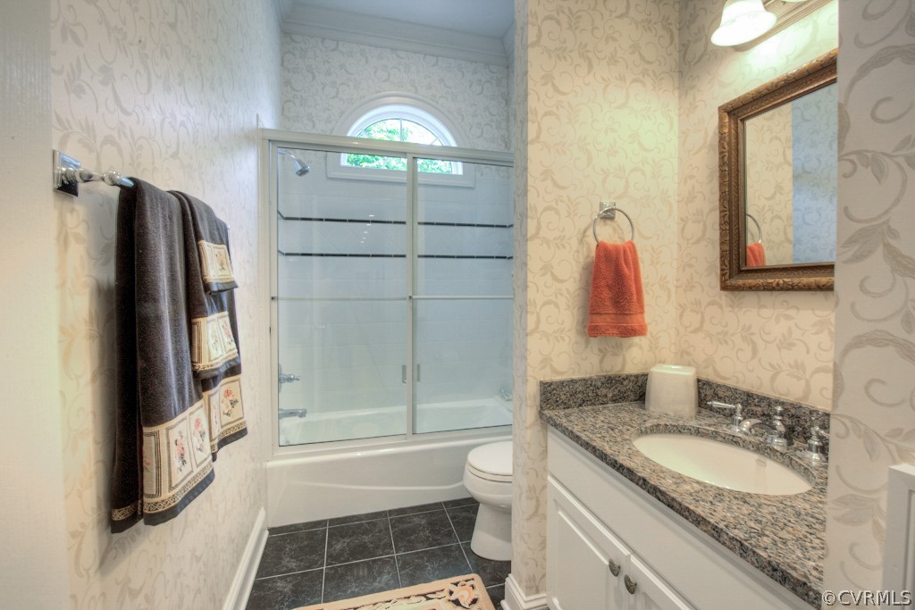 Nothing but luxury for your guests or family members in this hall bath.