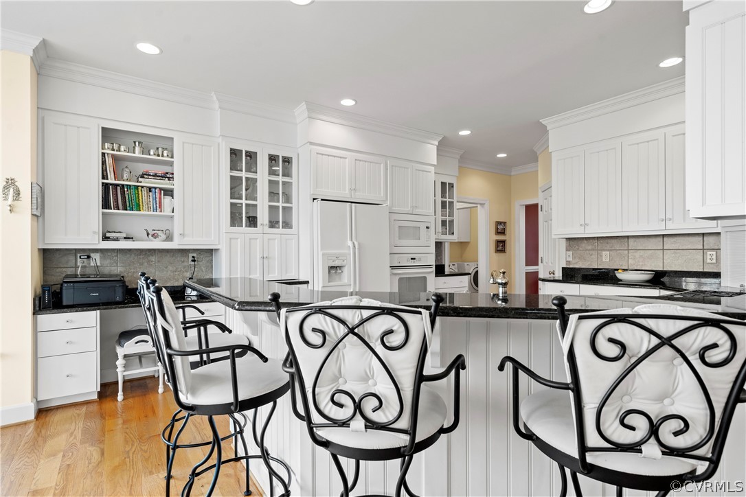 Kitchen with barstool seating