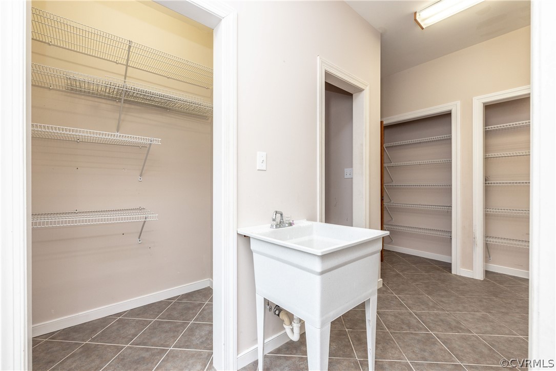 Laundry area with side door and washer and dryer hookups