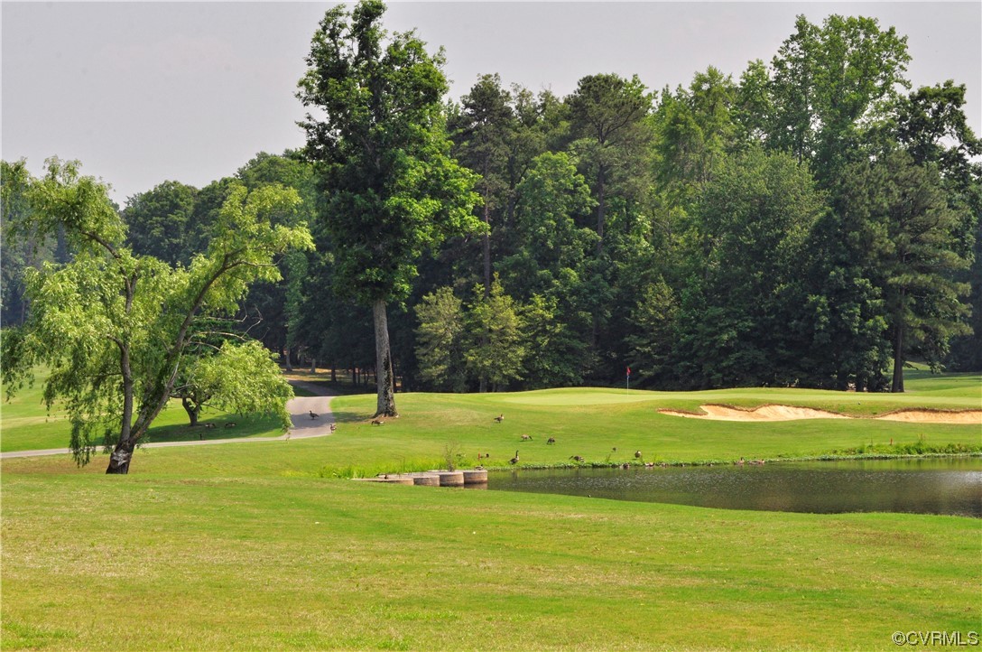 Ford's Colony has three 18-hole championship golf courses.
