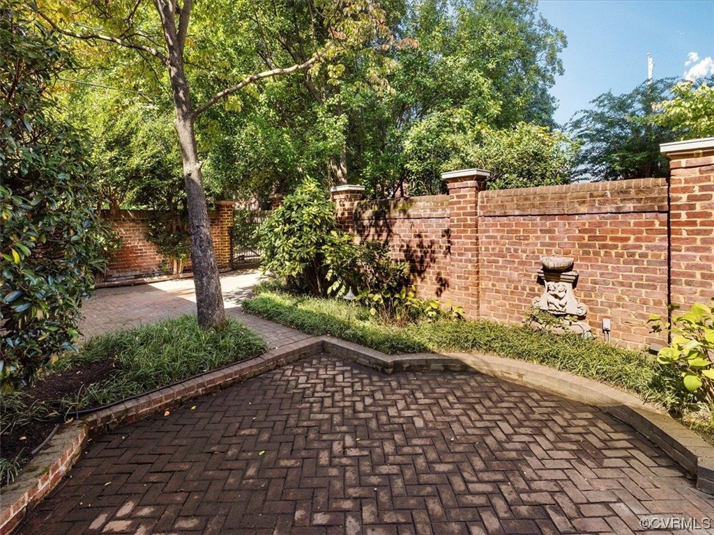 Professionally landscaped garden with a driveway to the garage.