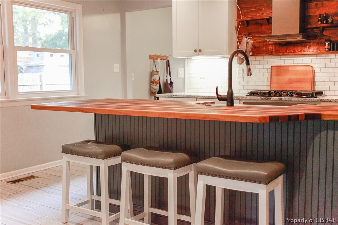 Use the island as a bar or a serving area when entertaining