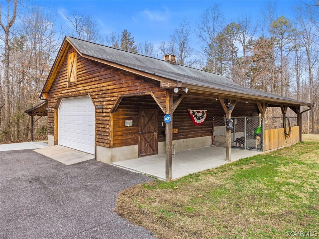 detached 4+ garage with lean tos