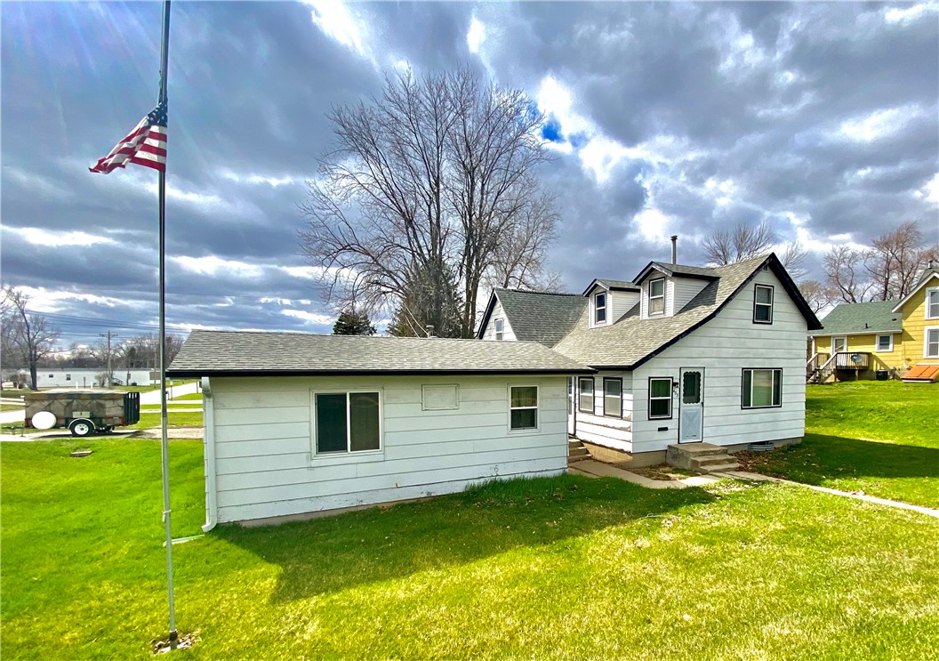 403 West Street, Grinnell, Iowa 50112, 2 Bedrooms Bedrooms, ,1 BathroomBathrooms,Residential,For Sale,West,649980