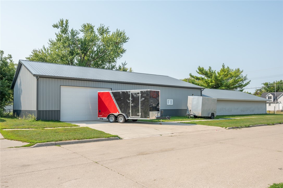 924 8th Street, Newton, Iowa 50208, ,Commercial Sale,For Sale,8th,659865