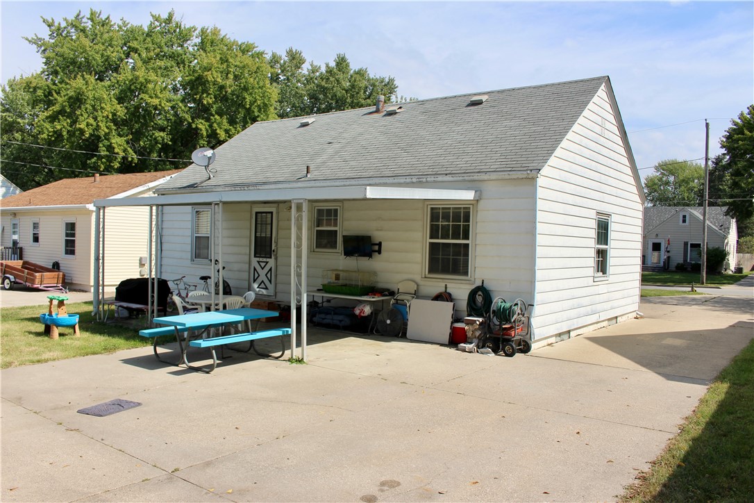 1918 55th Street, Des Moines, Iowa 50310, 2 Bedrooms Bedrooms, ,1 BathroomBathrooms,Residential,For Sale,55th,682176