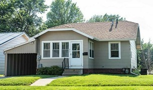217 14th Street, Newton, Iowa 50208, 2 Bedrooms Bedrooms, ,1 BathroomBathrooms,Residential,For Sale,14th,687224