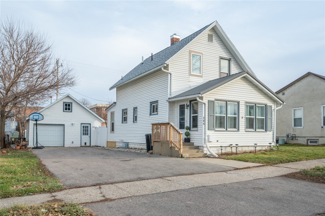 204 12th Street, Marshalltown, Iowa 50158, 2 Bedrooms Bedrooms, ,1 BathroomBathrooms,Residential,For Sale,12th,687474