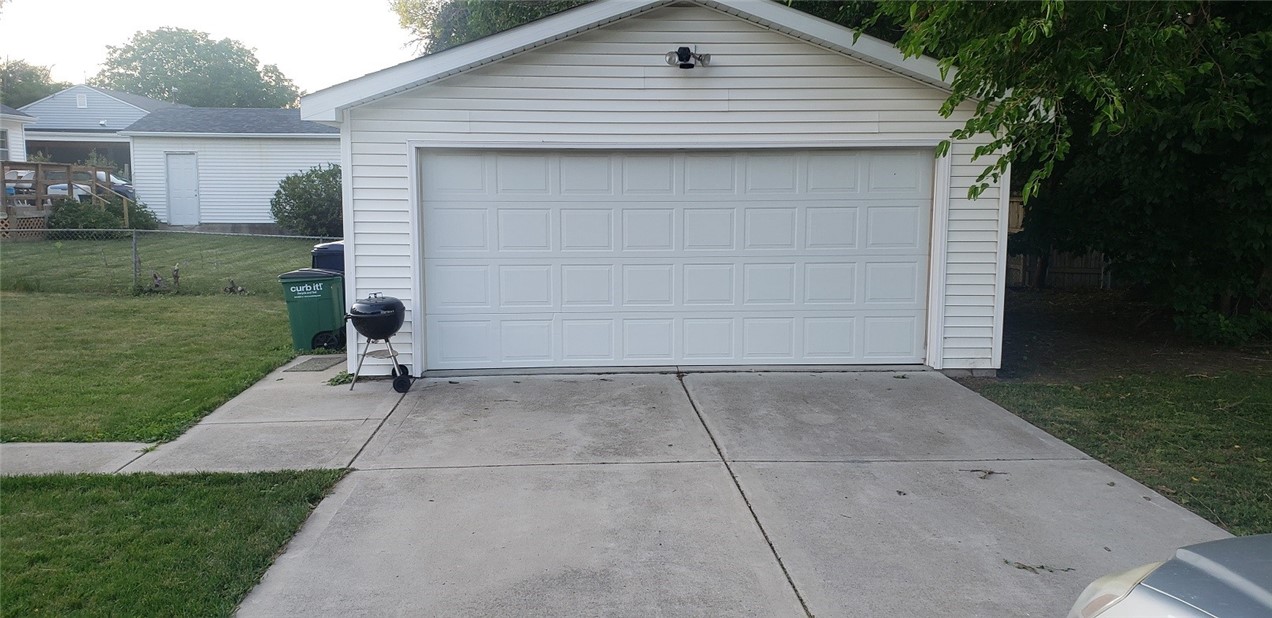 4101 67th Street, Urbandale, Iowa 50322, 2 Bedrooms Bedrooms, ,1 BathroomBathrooms,Residential,For Sale,67th,688866