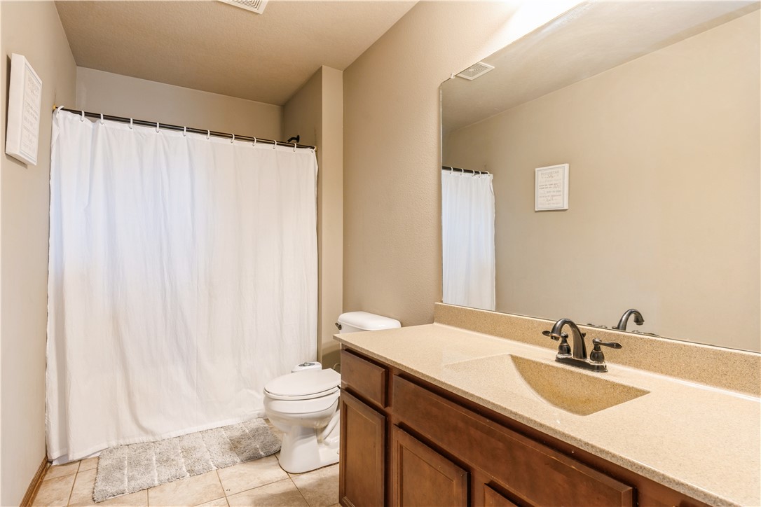 2724 Porter Avenue, Des Moines, Iowa 50320, 4 Bedrooms Bedrooms, ,1 BathroomBathrooms,Residential,For Sale,Porter,689213