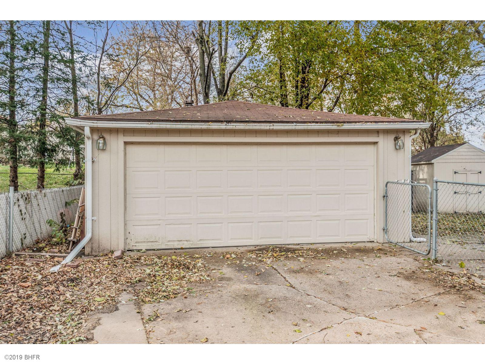 4128 39th Place, Iowa 50310, 3 Bedrooms Bedrooms, ,1 BathroomBathrooms,Residential,For Sale,39th,594142