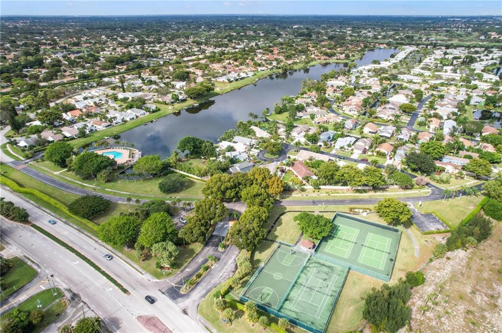 Community of Rainberry Villas - Tennis, Pickleball and Basketball Courts