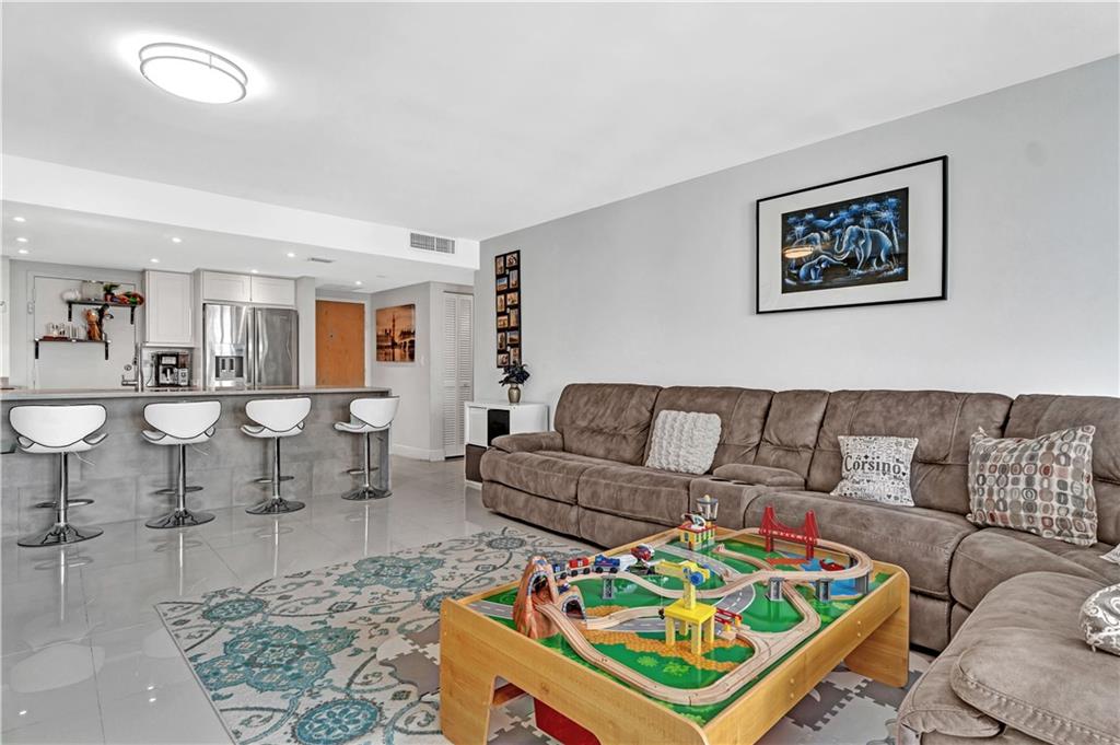 3015 N Ocean Blvd 9B