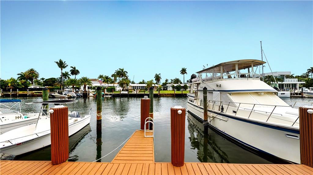 BOATER'S DREAM !! Rare waterfront townhouse community located in one of the most desirable areas of Ft Lauderdale. This community sits on the widest canal in Ft Lauderdale and is just minutes from the Ocean. This unique corner unit is loaded with custom finishes, amazing entertaining space, eye opening floor to ceiling windows looking out onto a large, private, tropical landscaped patio. New deluxe kitchen includes stainless steel appliances, granite countertops, and separate laundry room in the unit. Ceramic floors flow through the first level, gorgeous hardwood floors upstairs. New bathrooms include a full length granite, double vanity upstairs, Storm Windows, Boat dockage is available for up to a 46 feet. BOATER'S DREAM !! Rare waterfront townhouse community located in one of the most desirable areas of Ft Lauderdale. This community sits on the widest canal in Ft Lauderdale and is just minutes from the Ocean. This unique corner unit is loaded with custom finishes, amazing entertaining space, eye opening floor to ceiling windows looking out onto a large, private, tropical landscaped patio. New deluxe kitchen includes stainless steel appliances, granite countertops, and separate laundry room in the unit. Ceramic floors flow through the first level, gorgeous hardwood floors upstairs. New bathrooms include a full length granite, double vanity upstairs, Storm Windows, Boat dockage is available for up to a 46 feet.