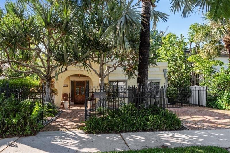 This is a rare opportunity to live your luxury lifestyle in one of the few remaining original homes located in the exclusive Las Olas Isles area of Idlewyld! The charming property features a timeless design; a main house which consists of 1405 square feet and offers 3 bedrooms (1 bedroom on first floor) and 1.5 bathrooms; a spacious guest house (608 square feet) with a large living area, kitchenette, 1 bedroom and 1 bathroom; brick courtyard with fountain; full-house generator and more! Fort Lauderdale Beach, historic Las Olas Boulevard, shopping, dining and more are within walking distance.