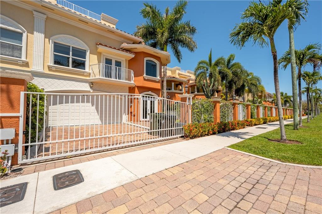 903 NE 17th Way 104, Fort Lauderdale, FL 33304