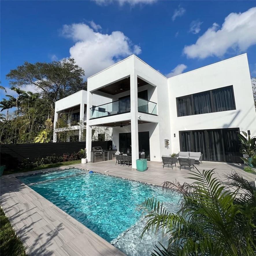 624 NE 17th Way, Fort Lauderdale, FL 33304