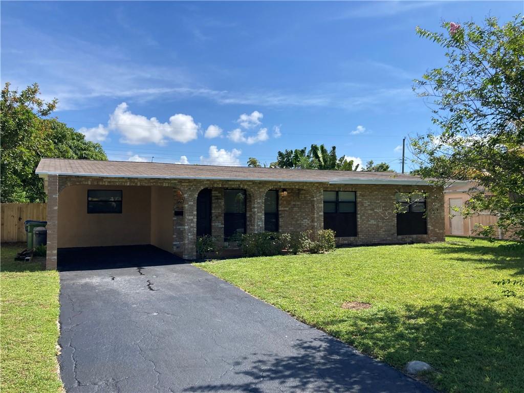 Centrally located Wilton Manors home with huge backyard. Walking distance to nearby shops and restaurants. 5 minutes from Wilton Drive, 10 minutes to the beach. Newly updated kitchen with brand new appliances, new water heater, updated bathrooms, and freshly painted. Includes a washer and dryer.
Fast approval, rent right away. Schedule your showing today.
First, last, and security