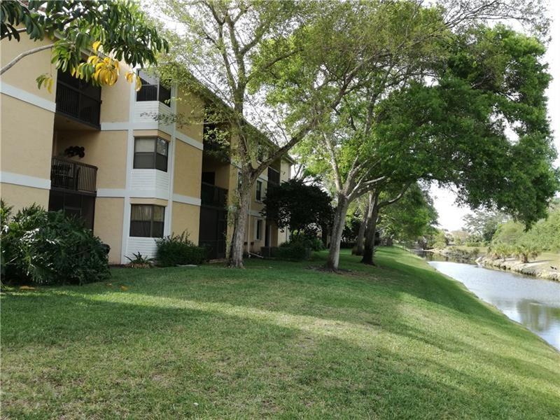2 Beds, 2 Baths unit - Investor special! Quiet and family neighborhood for investors o to live in. Great area in Coral Spring. Actually rented for $1600 until 02-2023. Excellent tenant for the last 6 years.  Don´t miss this deal. Send an offer to show the property.