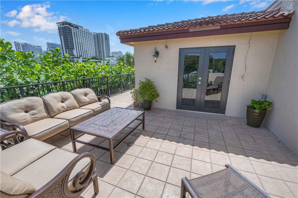 422 NE 7th Ave, Fort Lauderdale, FL 33301