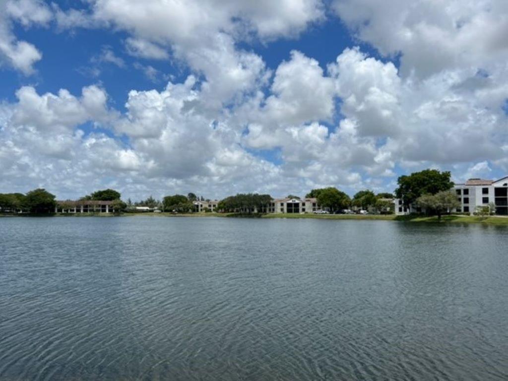 208 Lake Pointe Dr 201, Oakland Park, FL 33309