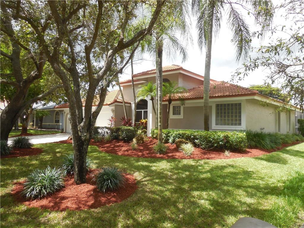 9825 NW 49th Pl, Coral Springs, FL 33076