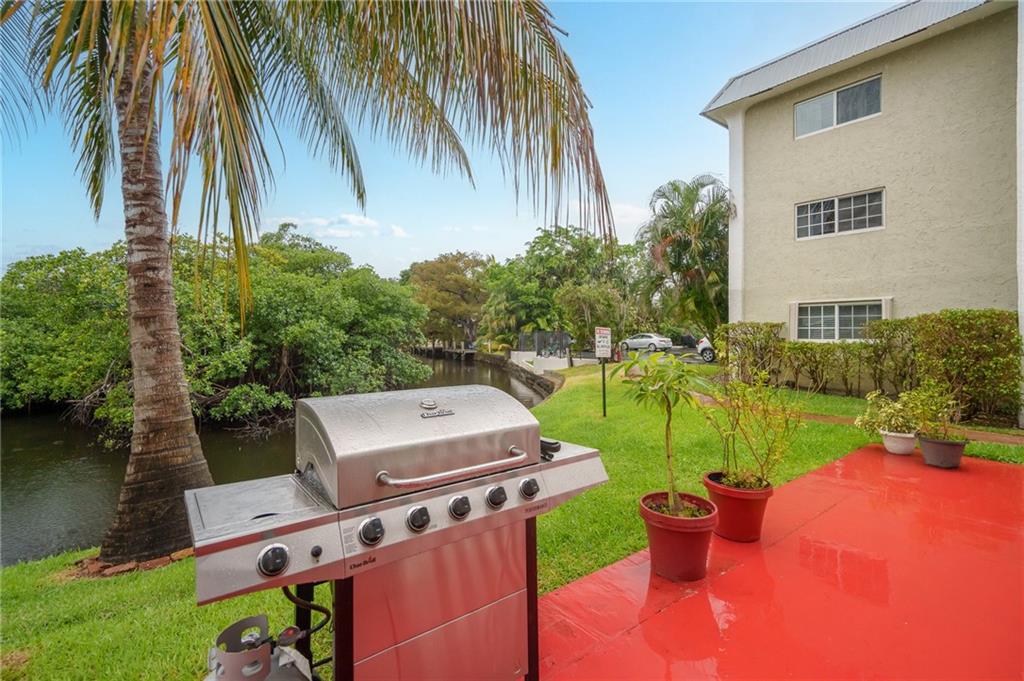 3004 NE 5th Ter 216-C