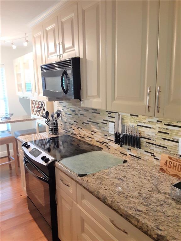 PRICE REDUCTION!!!!! Enjoy the privacy of this 1st floor, waterfront, corner unit with private entrance! This condo is completely updated with features such as a beautifully remodeled kitchen with granite counter tops, 2 tastefully remodeled bathrooms (double sinks in master bath), wood floor throughout, extra windows, and WASHER/DRYER IN UNIT!!!
Community offers 2 Heated pools, sauna, hot tub, 24 hour manned security, billiard room, basketball court, putting green, exterior ping pong table, 2 tiki huts , barbeque area, etc,