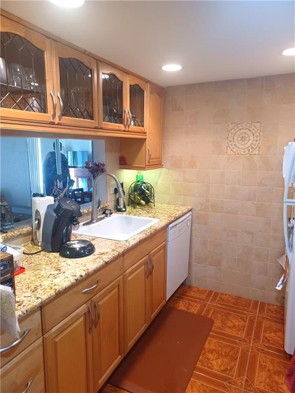 Welcome to the Island Club located in the heart of Pompano Beach! The over 5 acres of waterfront property boast amenities such as 24 hour manned security, 2 heated pools, hot tub, sauna, billiard room, basketball court, putting green, car service, function hall, card room, etc. Condo updates include a remodeled kitchen with glass front upper cabinets and granite counter tops, a tastefully remodeled bathroom, and hurricane shutters.                                                 Community is close to shopping, beaches, fine dining, golfing, and the newly re-developed Pompano Beach Pier.
No leasing during first 2 years of ownership.