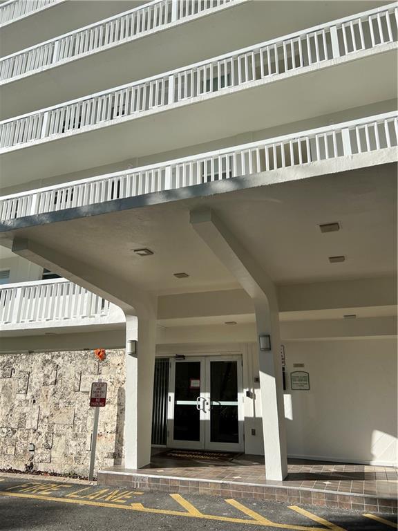 2555 NE 11 Street PH 09, Fort Lauderdale, FL 33304
