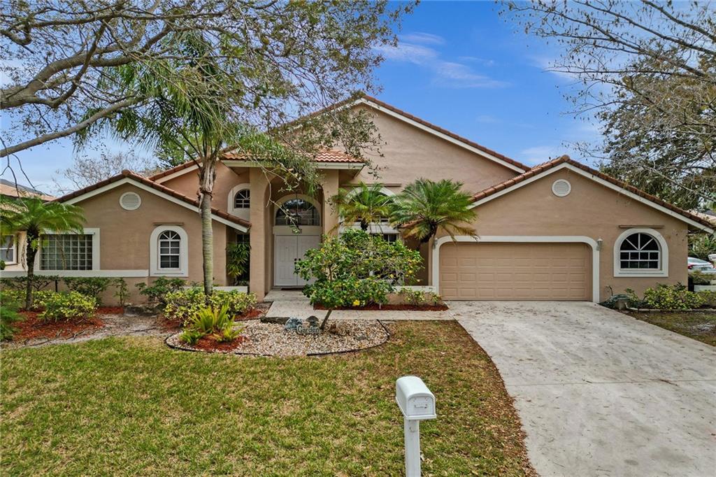 4833 NW 99th Ln, Coral Springs, FL 33076