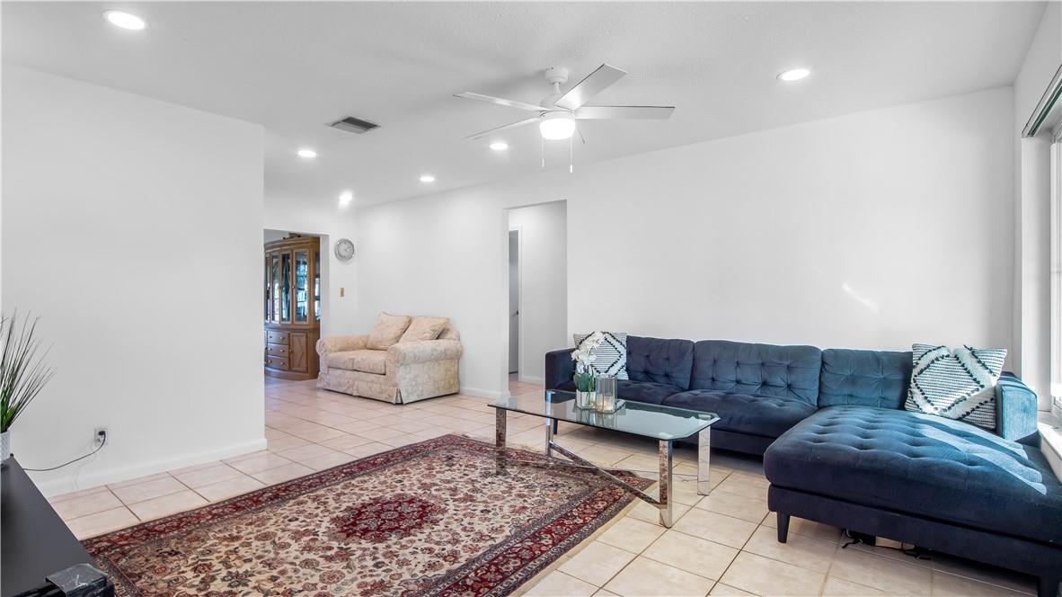 Photo 2 of home located at 4501 NW 49th Dr, Tamarac FL